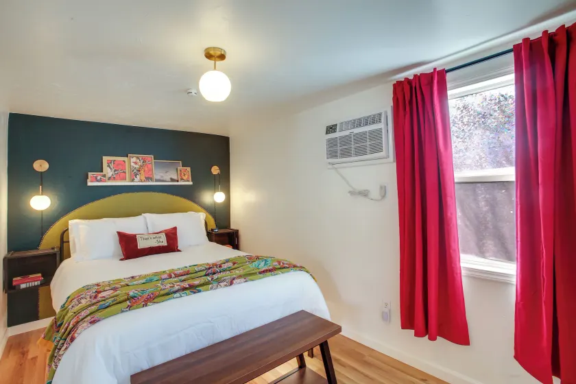 Unit 5: 1-br w/ Workspace, Quick Hospital Run - Image 1