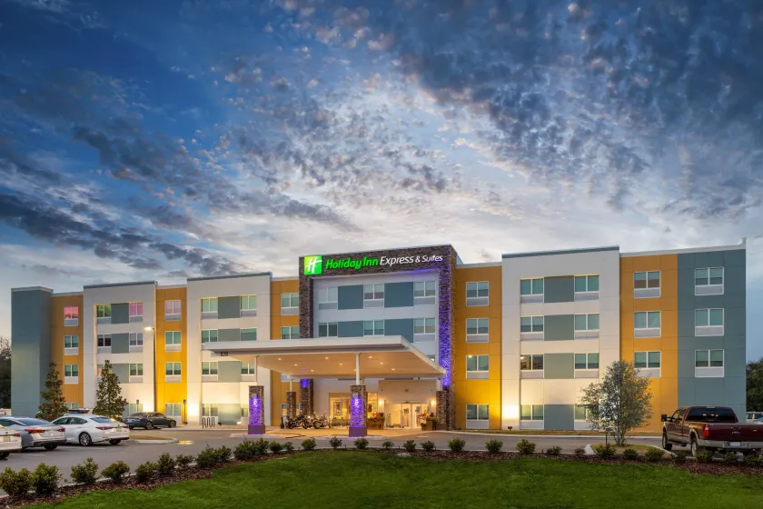 Holiday Inn Express & Suites - Wildwood - The Villages by IHG - Image 1