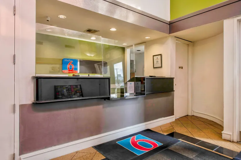 Studio 6-San Antonio, TX - Airport - Hall