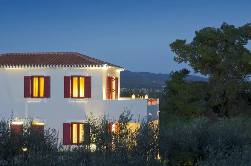 Makis Inn Resort - Image 1