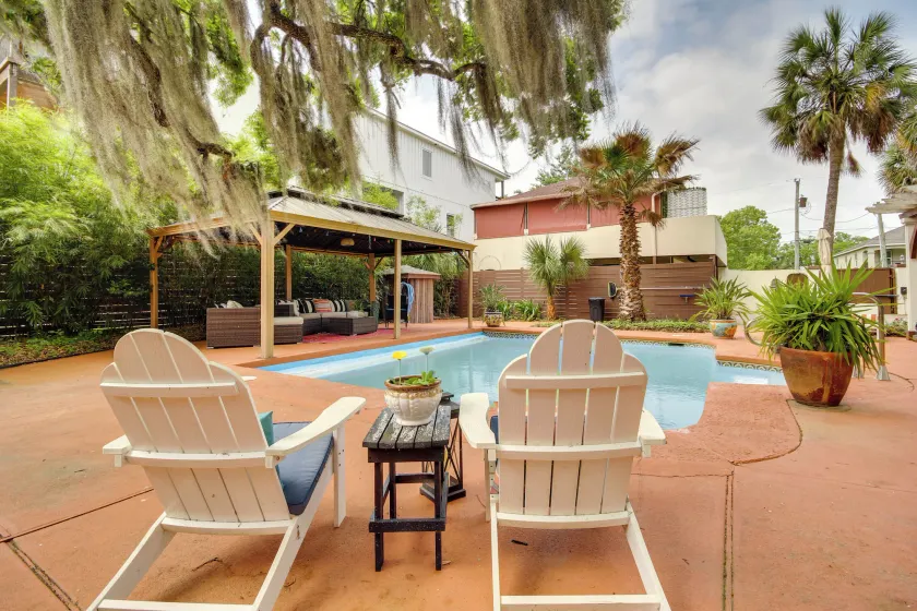 Walk to Beach! Romantic 'deja View' Apt in Biloxi - Image 1