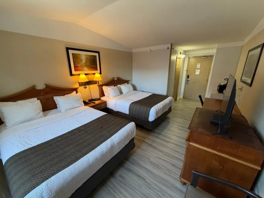 Days Inn & Suites by Wyndham Sault Ste. Marie ON - Image 1