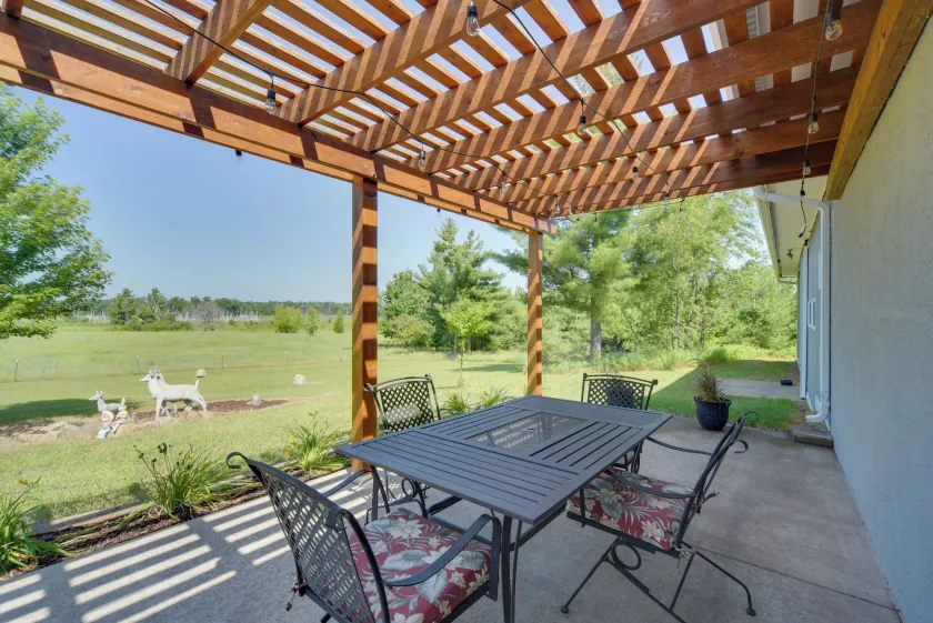 Nature's Paradise: Rustic Retreat in Wisconsin! - Image 1