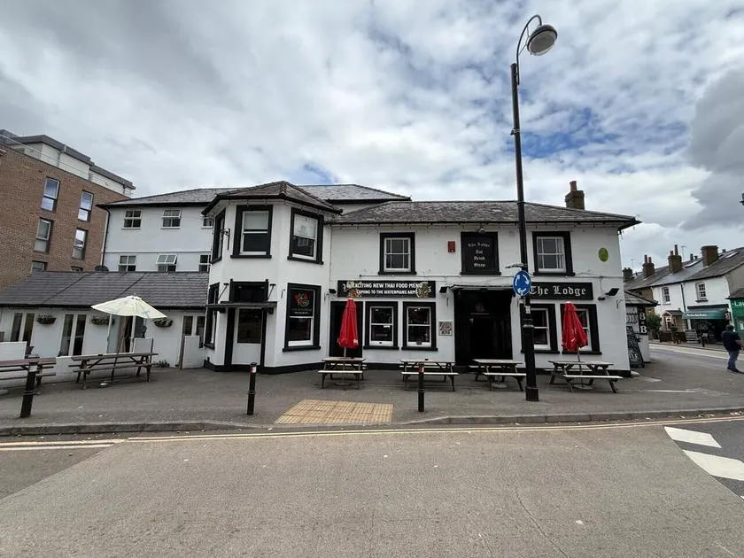 OYO The Watermans Arms Hersham - Image 1