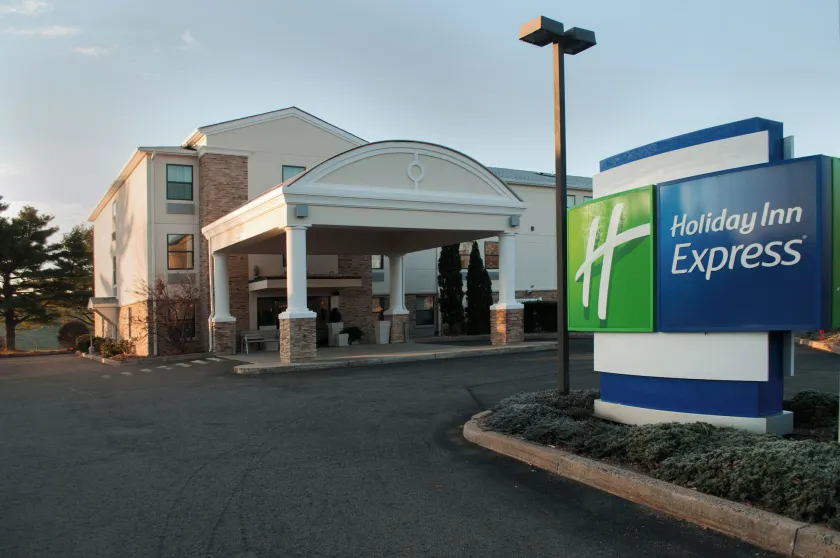 Holiday Inn Express Vernon-Manchester by IHG - Image 1