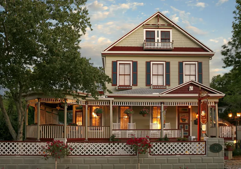 Cedar House Inn - Image 1