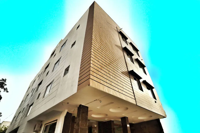 Hotel Delhi Aerocity - Image 1
