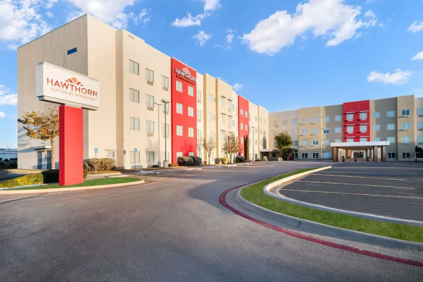 Hawthorn Suites by Wyndham Lubbock - Image 1