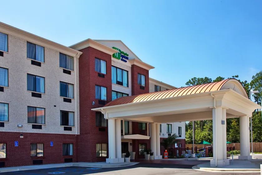 Holiday Inn Express Hotel & Suites Biloxi- Ocean Springs by IHG - Image 1
