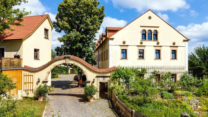 Landhotel Gut Wildberg mit Badeteich und großem Garten - Image 1
