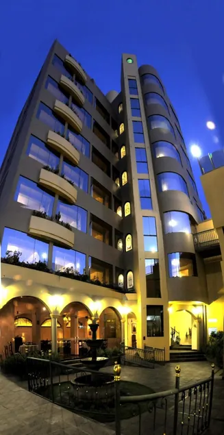 El Cabildo Hotel - Image 1