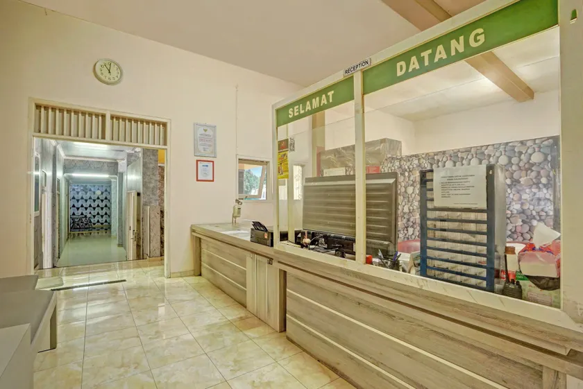 Omah Kalimosodo Mitra RedDoorz near Stasiun Malang Kota Baru - Reception