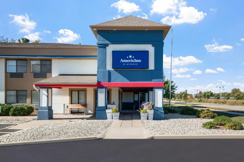 AmericInn by Wyndham Beloit - Image 1