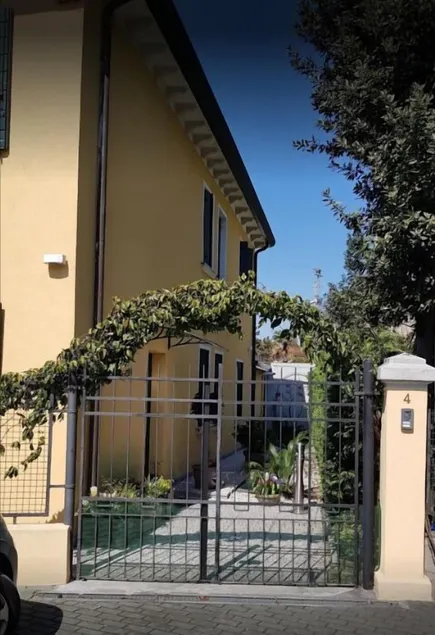 B&B Fine Venice - Image 1