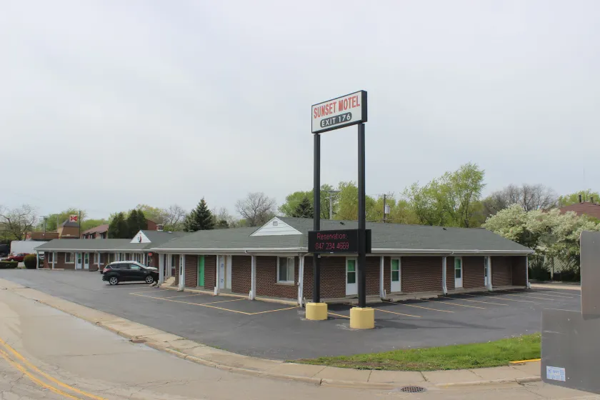 Sunset Motel - Image 1