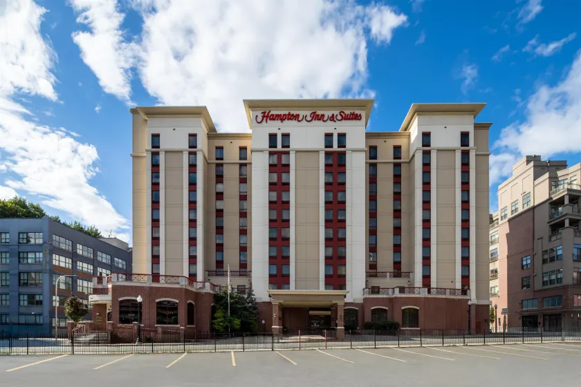 Hampton Inn & Suites Albany-Downtown - Image 1