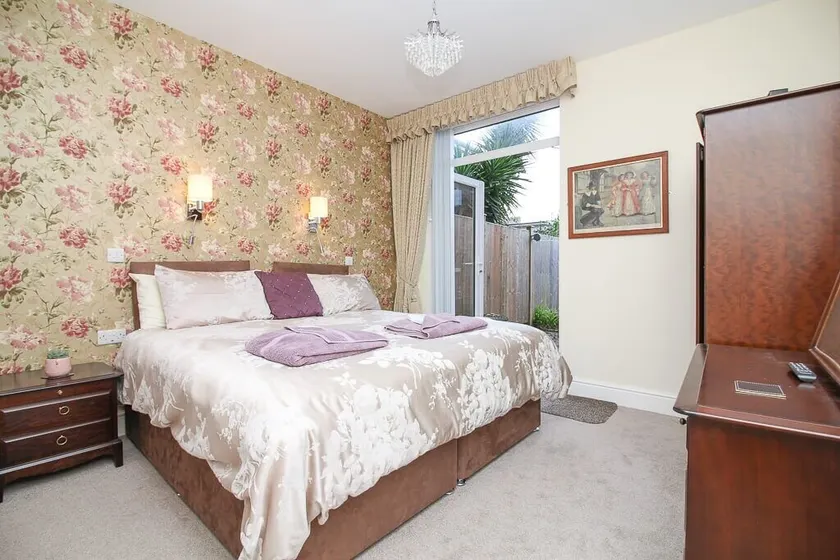 The Beach House Luxury Rooms - Image 1