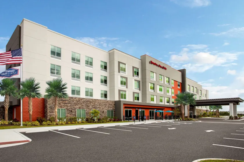 Hampton Inn & Suites North Port - Image 1
