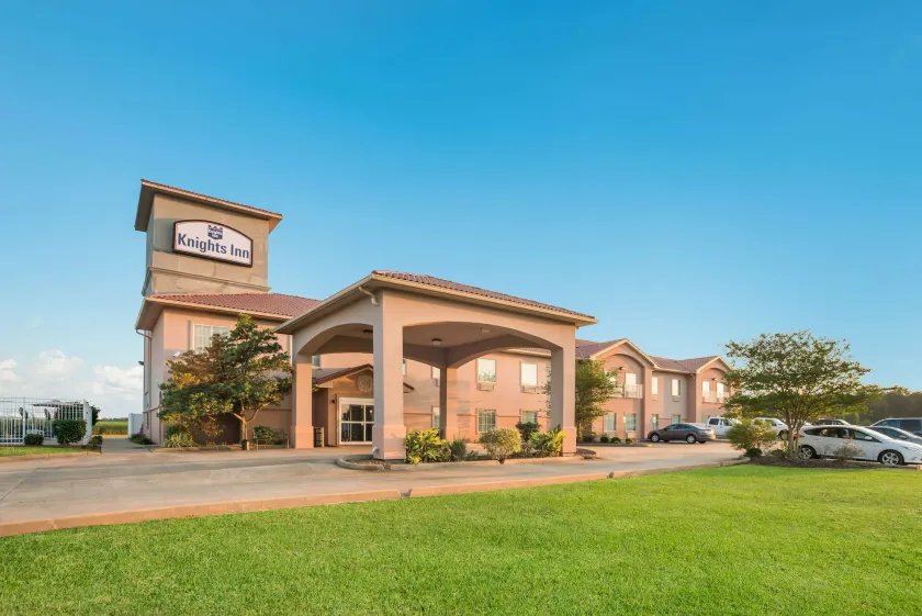 Knights Inn Bunkie - Image 1