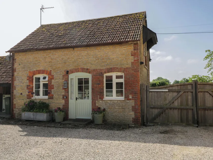 Granary Cottage - Image 1