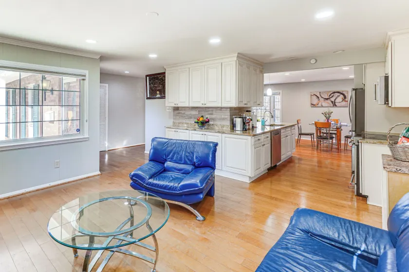 5 Mi to Lake Accotink Park: Modern Home w/ Yard - Image 1