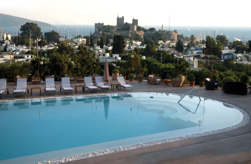 Lvzz Hotel - Image 1