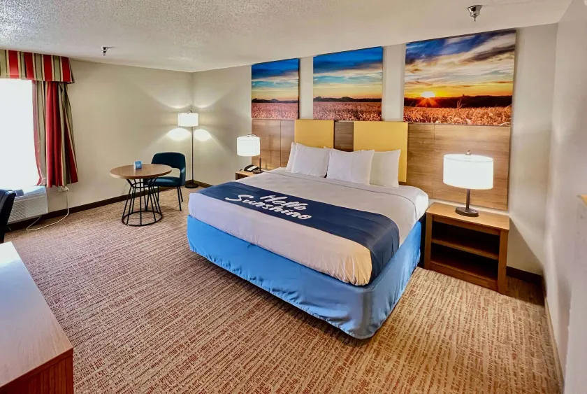 Days Inn by Wyndham Rayne/Crowley - Image 1