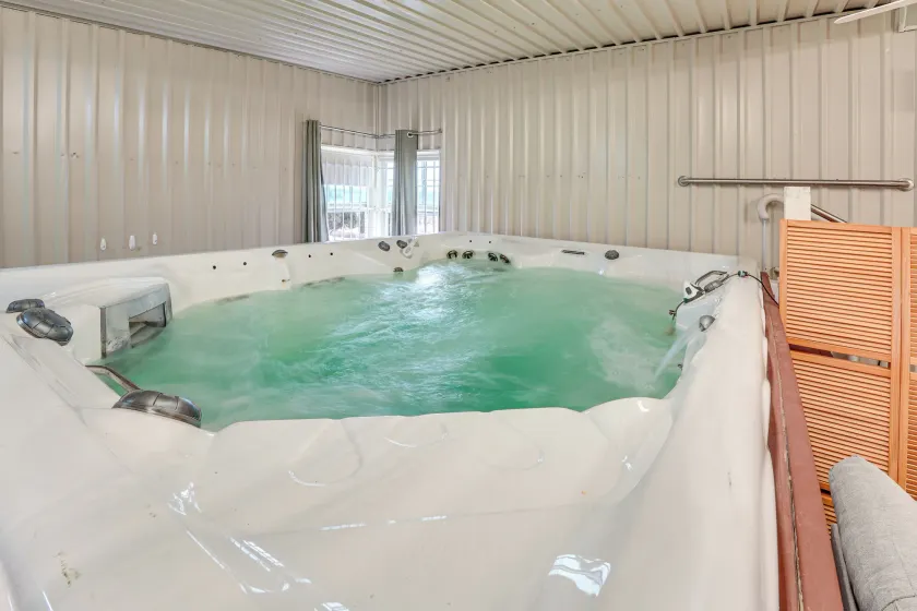 3 Mi to Dtwn: Wichita Falls Gem w/ Private Sauna! - Image 1