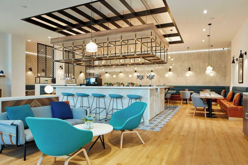 Courtyard by Marriott Luton Airport - Image 1