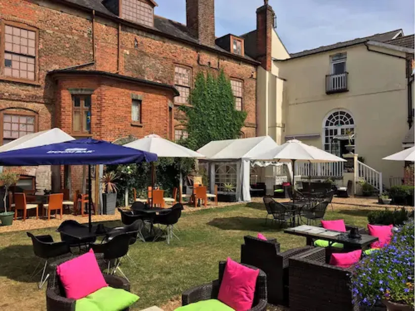 Kings Hotel - Image 1