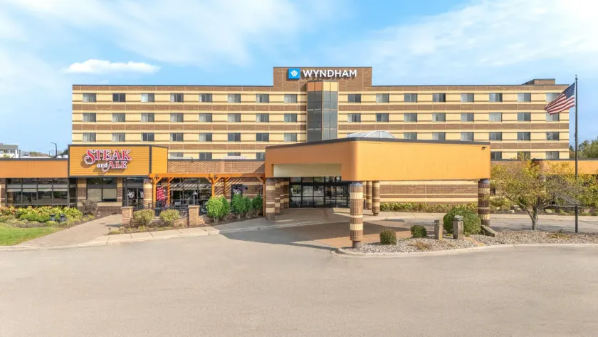  Wyndham Minneapolis South/Burnsville - Image 1