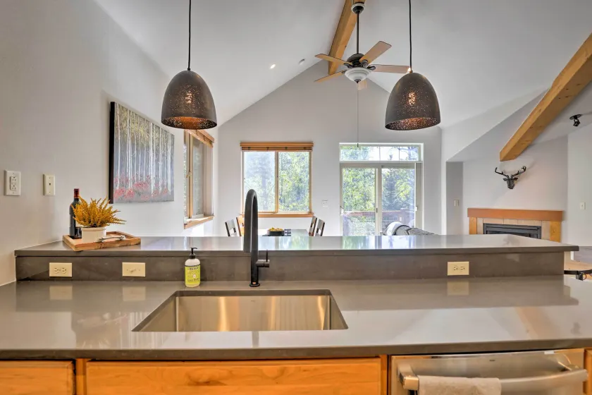 NY! Chic Silverthorne Condo, skridt til Blue River! - Interiør