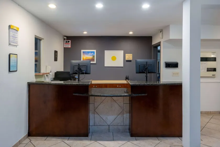 Days Inn by Wyndham Encinitas Moonlight Beach - Hall