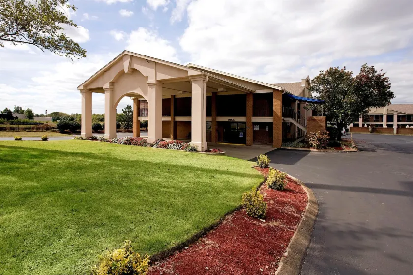 Americas Best Value Inn & Suites in Murfreesboro - Image 1