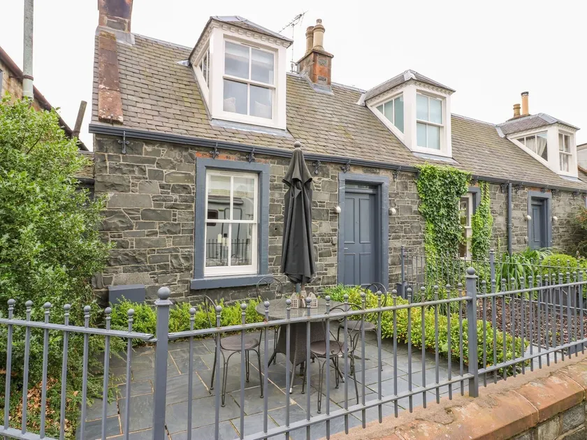 Wee Cottage - Image 1