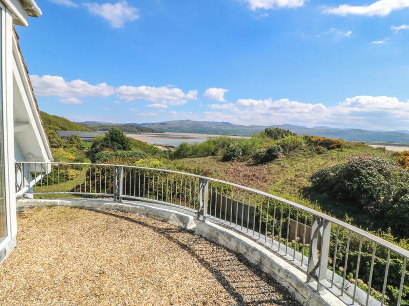 Bryn Y Mor, Borth Y Gest - Image 1