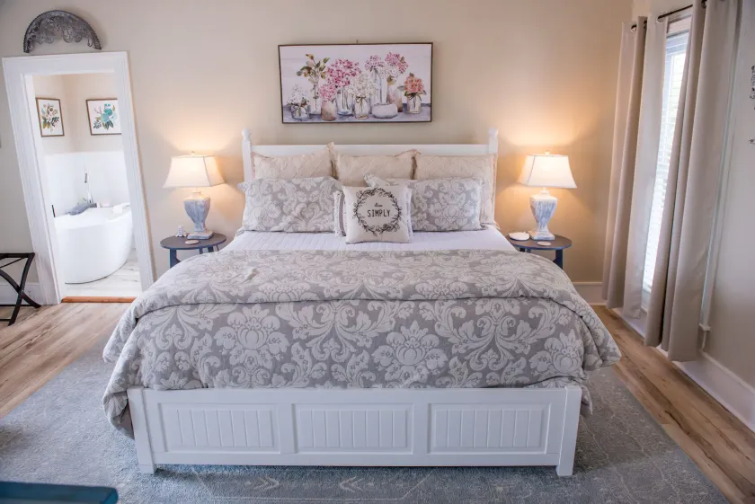 Pecan Tree Inn - Image 1
