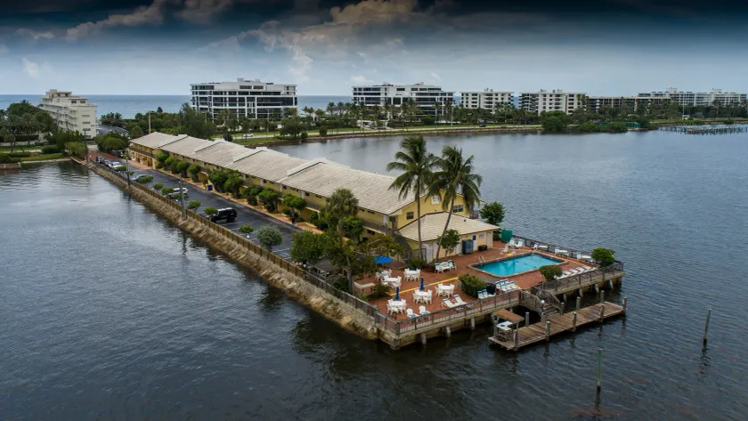 Palm Beach Waterfront Suites - Image 1