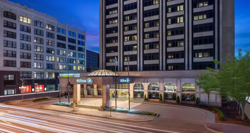 Hilton Indianapolis Hotel & Suites - Image 1