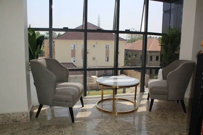 Fahrenheit Apartments - Sitzecke in der Lobby