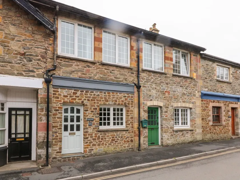 Wood Cottage - Image 1