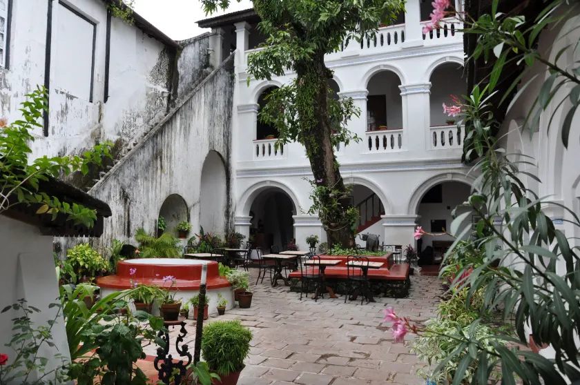 Old Courtyard Hotel - Image 1