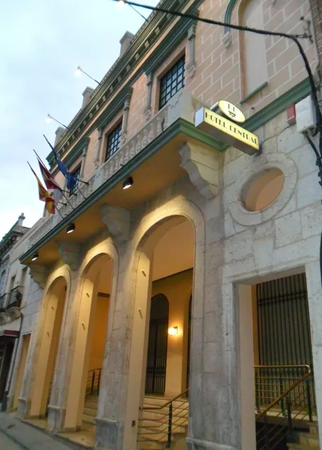 Hotel Central - Image 1