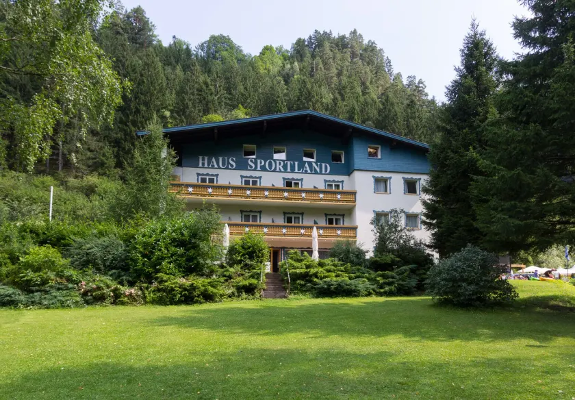 Sportland Inn - Image 1
