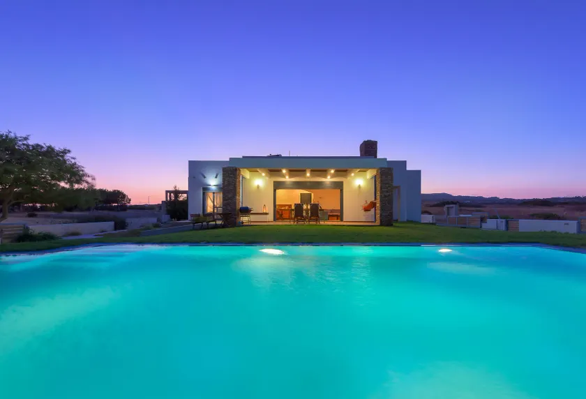 CRISTELIA SEAFRONT & POOL VILLA - Image 1