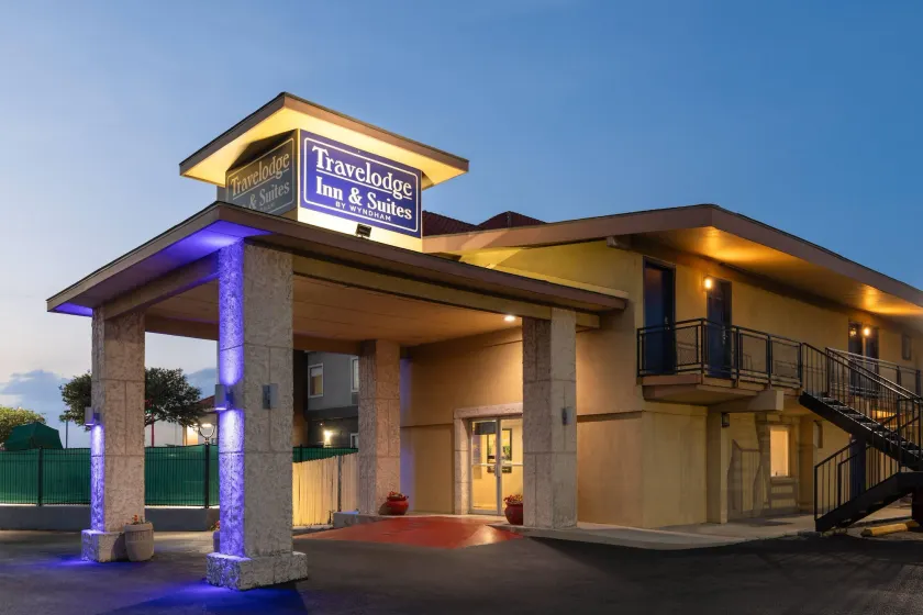 Travelodge by Wyndham New Braunfels - Image 1