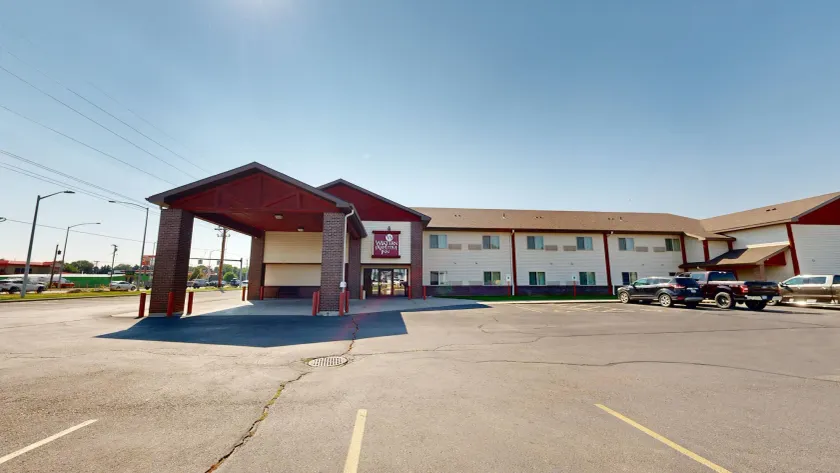 Western Executive Inn - Image 1