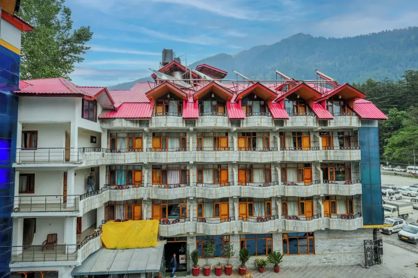 Hotel Naveen Manali - Image 1