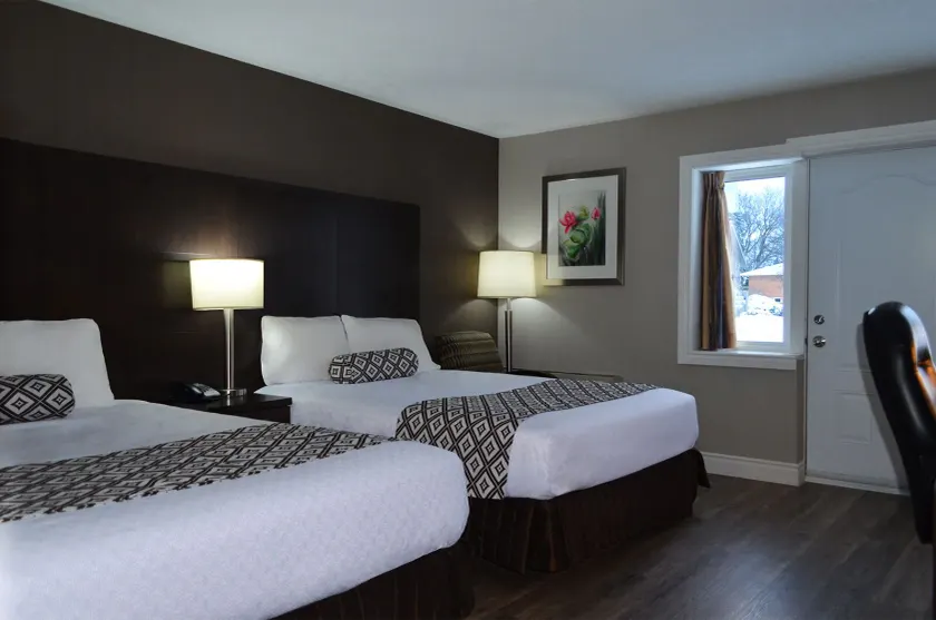 Travellers Inn - Image 1