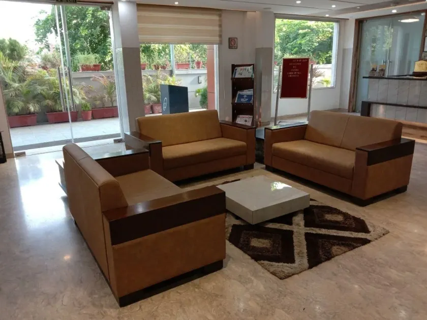 Hotel Ashray Inn Express - Lobby sitting area